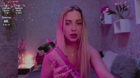 Snapshot of holly_molly8 chatting on 09-10-25, 07:14 holly_molly8 online show from 09-10-25, 07:14