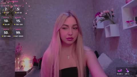 Snapshot of holly_molly8 chatting on 09-17-25, 07:15 holly_molly8 online show from 09-17-25, 07:15