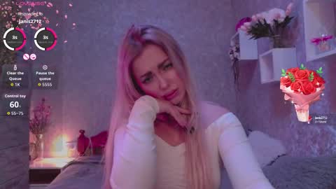 Snapshot of holly_molly8 chatting on 09-29-25, 06:35 holly_molly8 online show from 09-29-25, 06:35