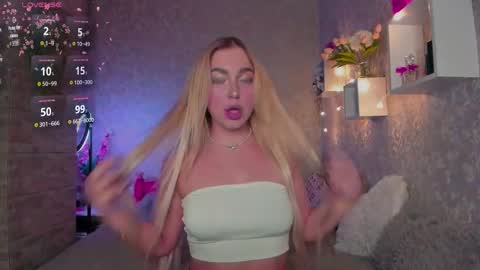 holly_molly8 online show from 11-25-25, 08:42