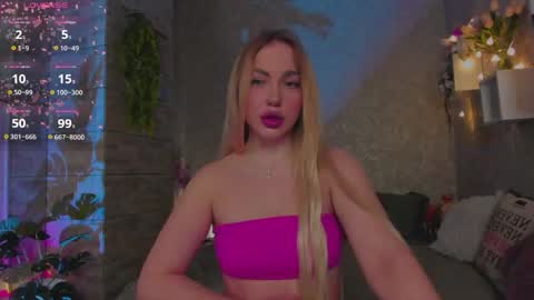 Snapshot of holly_molly8 chatting on 04-14-26, 03:40 holly_molly8 online show from 04-14-26, 03:40