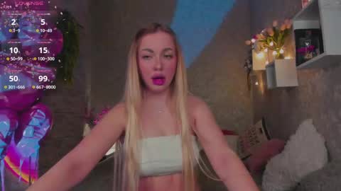Snapshot of holly_molly8 chatting on 04-28-26, 10:26 holly_molly8 online show from 04-28-26, 10:26