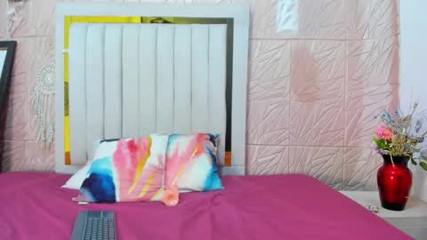 Snapshot of holly_sly chatting on 11-26-25, 07:26 holly online show from 11-26-25, 07:26