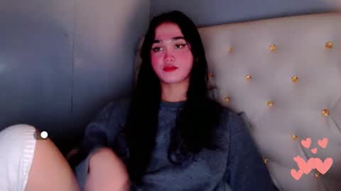 Snapshot of holly_sunshine69 chatting on 05-21-26, 05:42 Apple online show from 05-21-26, 05:42