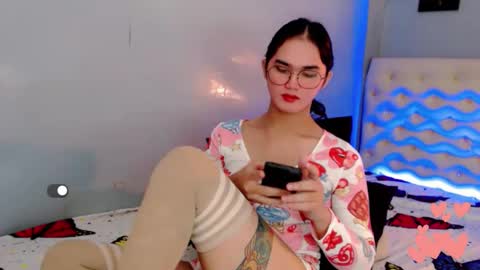 Snapshot of holly_sunshine69 chatting on 06-04-26, 11:55 Apple online show from 06-04-26, 11:55