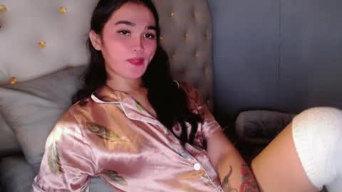 Snapshot of holly_sunshine69 chatting on 08-04-26, 04:42 Apple online show from 08-04-26, 04:42