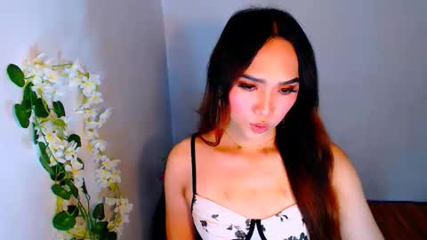 Snapshot of hollyclarita chatting on 11-18-25, 11:37 YOUR GODDESS CLARITA online show from 11-18-25, 11:37