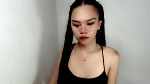 Snapshot of hollyhalo chatting on 10-27-25, 05:44 hollyhalo online show from 10-27-25, 05:44