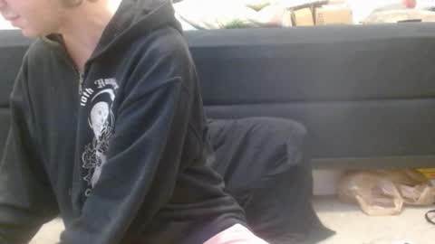 Holly Hawkes online show from 03-04-25, 08:35