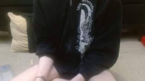 Holly Hawkes online show from 09-27-25, 01:21