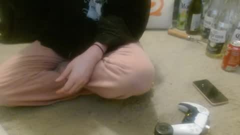 Holly Hawkes online show from 04-02-26, 12:30