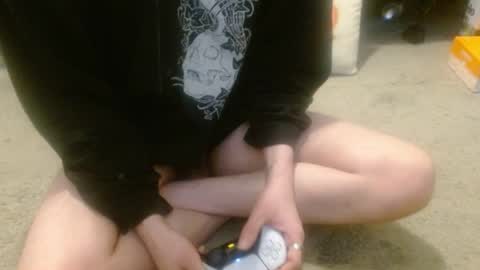 Holly Hawkes online show from 04-17-26, 12:24