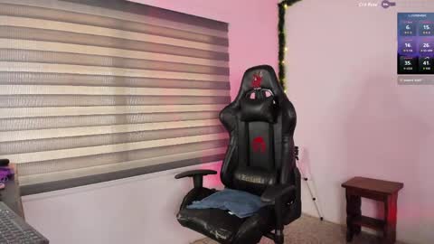 Snapshot of hollymollyxoxo chatting on 03-06-26, 07:21 Molly online show from 03-06-26, 07:21