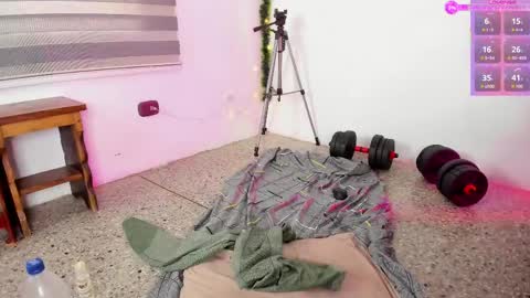 Snapshot of hollymollyxoxo chatting on 05-16-26, 02:27 Molly online show from 05-16-26, 02:27
