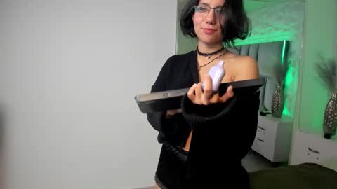 Snapshot of hollypeach_ chatting on 11-13-25, 08:52 hollypeach_ online show from 11-13-25, 08:52