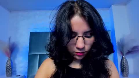 Snapshot of hollypeach_ chatting on 11-24-25, 08:08 hollypeach_ online show from 11-24-25, 08:08