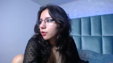 Snapshot of hollypeach_ chatting on 12-01-25, 07:52 hollypeach_ online show from 12-01-25, 07:52