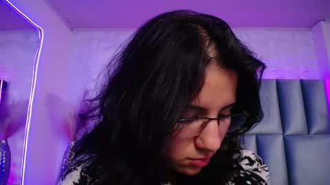 Snapshot of hollypeach_ chatting on 12-19-25, 08:32 hollypeach_ online show from 12-19-25, 08:32