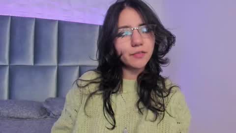 Snapshot of hollypeach_ chatting on 12-21-25, 02:57 hollypeach_ online show from 12-21-25, 02:57