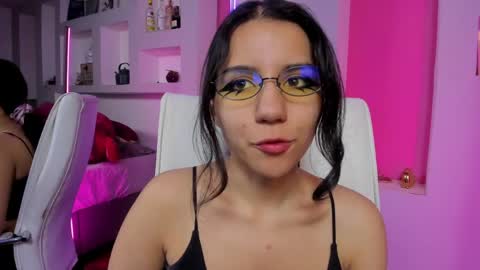 hollypeach_ online show from 04-12-26, 05:51