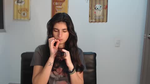 hollyshit_ online show from 02-20-25, 12:30