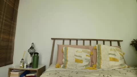 hollyshit_ online show from 09-16-25, 12:33