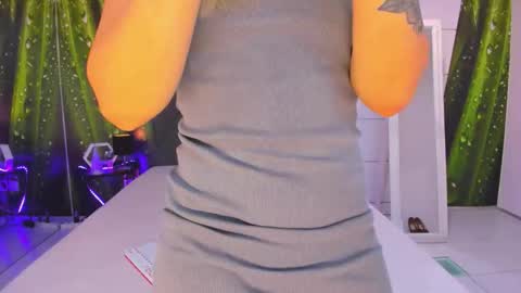 HollyTaillor online show from 10-27-25, 06:17