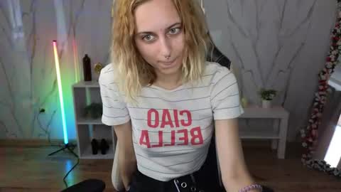 Polly online show from 07-19-26, 03:54