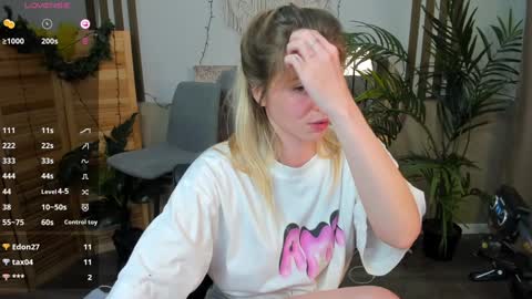 Snapshot of holy_alexa chatting on 01-04-25, 04:11 Alexa online show from 01-04-25, 04:11