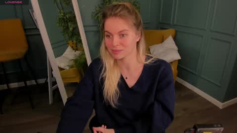 Snapshot of holy_alexa chatting on 02-04-25, 07:51 Alexa online show from 02-04-25, 07:51