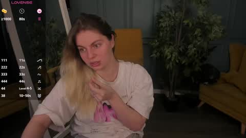 Snapshot of holy_alexa chatting on 03-12-25, 01:19 Alexa online show from 03-12-25, 01:19