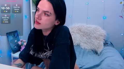 Holy girl online show from 11-12-25, 02:01