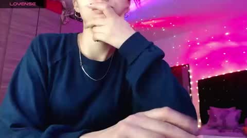 Juli online show from 09-12-25, 03:28