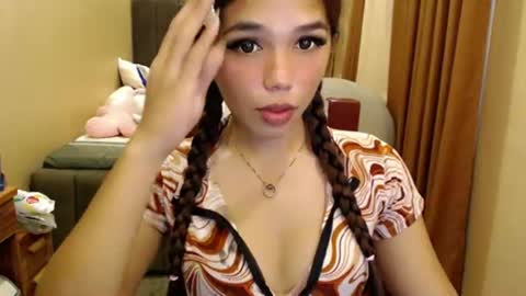 Snapshot of holy_molly1 chatting on 06-12-26, 03:33 holy_molly1 online show from 06-12-26, 03:33
