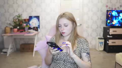 Snapshot of holydumplings chatting on 11-10-25, 11:20 Taiga online show from 11-10-25, 11:20