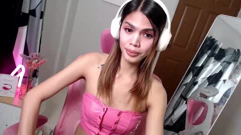 Snapshot of holymary_69 chatting on 02-27-25, 02:21 Patricia online show from 02-27-25, 02:21