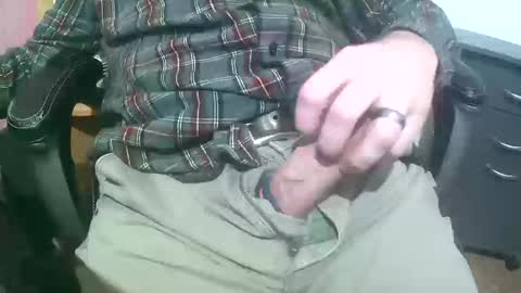 Snapshot of home_office_perks chatting on 10-13-25, 04:40 Neal online show from 10-13-25, 04:40