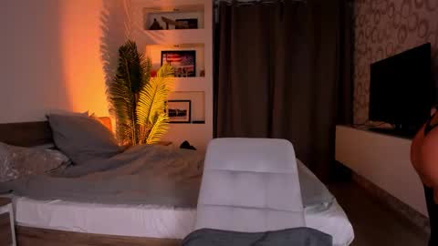 Snapshot of honey_bunnyy_ chatting on 02-06-26, 12:04 Alexa online show from 02-06-26, 12:04