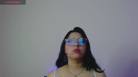 Snapshot of honey_buns_1 chatting on 03-02-25, 09:42 mimi online show from 03-02-25, 09:42