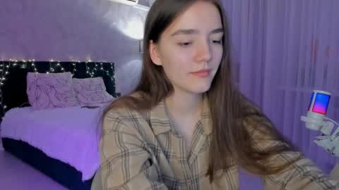 Snapshot of honey_chantal chatting on 09-30-25, 05:18 Chantal online show from 09-30-25, 05:18