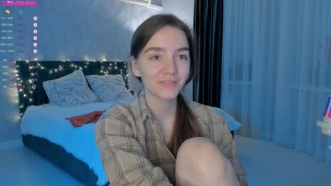 Snapshot of honey_chantal chatting on 10-04-25, 05:22 Chantal online show from 10-04-25, 05:22