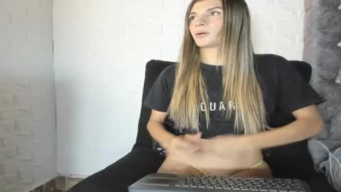 Snapshot of honey_darcy chatting on 06-01-26, 04:58 honey_darcy online show from 06-01-26, 04:58
