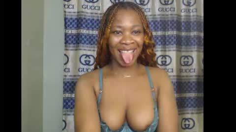 Snapshot of honey_dollxx chatting on 09-29-25, 10:47 Flora online show from 09-29-25, 10:47