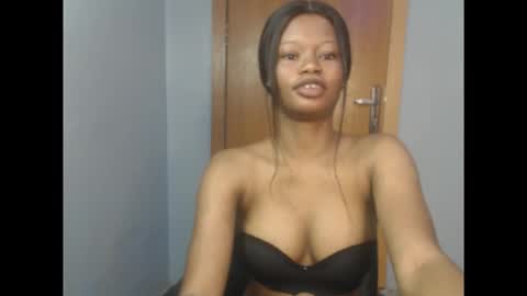 Snapshot of honey_juicydoll chatting on 10-08-25, 06:33 Sonia online show from 10-08-25, 06:33
