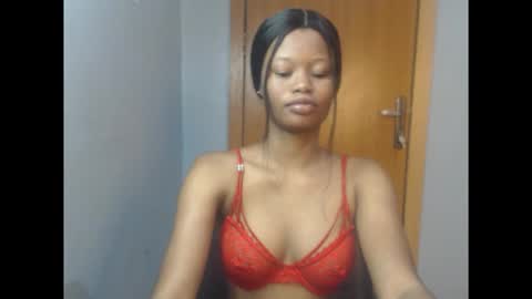 Snapshot of honey_juicydoll chatting on 10-12-25, 06:56 Sonia online show from 10-12-25, 06:56