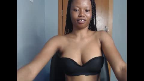 Snapshot of honey_juicydoll chatting on 11-23-25, 09:36 Sonia online show from 11-23-25, 09:36