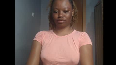Snapshot of honey_juicydoll chatting on 06-12-26, 06:56 Sonia online show from 06-12-26, 06:56