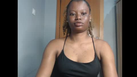 Snapshot of honey_juicydoll chatting on 06-13-26, 07:28 Sonia online show from 06-13-26, 07:28