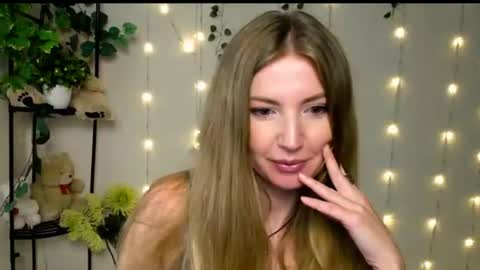 Snapshot of honey_lilly_ chatting on 07-10-26, 07:34 Lily online show from 07-10-26, 07:34