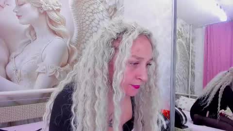 Snapshot of honey_rabbits chatting on 01-05-26, 05:27 CHRISTIE and HERALD online show from 01-05-26, 05:27